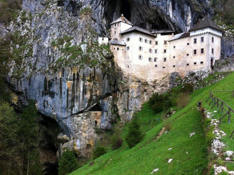 Старинный замок словении