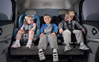 Правила перевозки детей в автомобиле. Как пристегивать ребенка в машине? Автокресло для детей